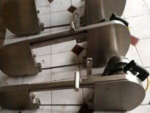 3. Sierra de media división de canal tipo correa para línea de equipos de sacrificio de matadero de ganado bovino